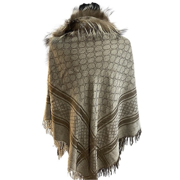 GUCCI Silver Fox Fur, Lana Wool, & Silk Wrap with Gucci Logo throughout SZ OS - Picture 9 of 16